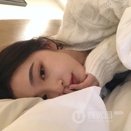 长发大眼，非常适合4月的女生微信头像图片