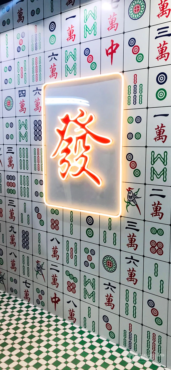转运手机壁纸，美金，百元人民币等创意发财手机壁纸