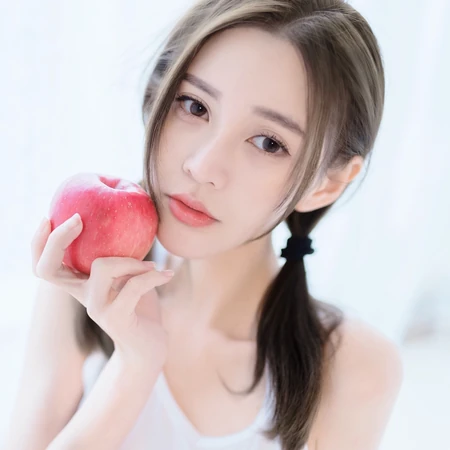 超清纯双马尾辫女生和苹果等高清头像套图
