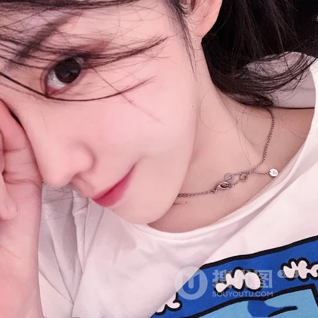 超清纯双马尾辫女生和苹果等高清头像套图