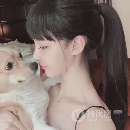 清纯学生妹子，居家长发气质女生微信头像推荐