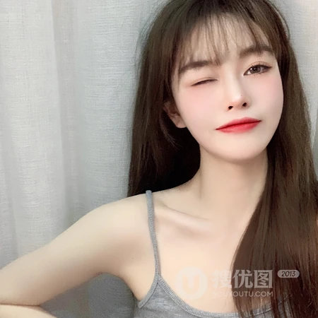 清纯学生妹子，居家长发气质女生微信头像推荐