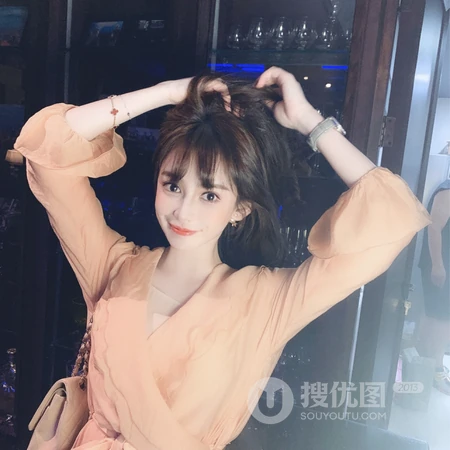 清纯学生妹子，居家长发气质女生微信头像推荐