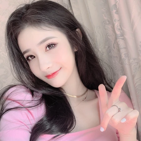 超有气质的长发气质女生，居家爱美的气质女生自拍微信头像
