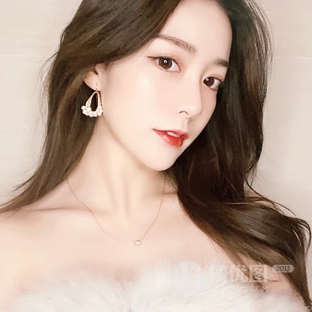 超有气质的长发气质女生，居家爱美的气质女生自拍微信头像