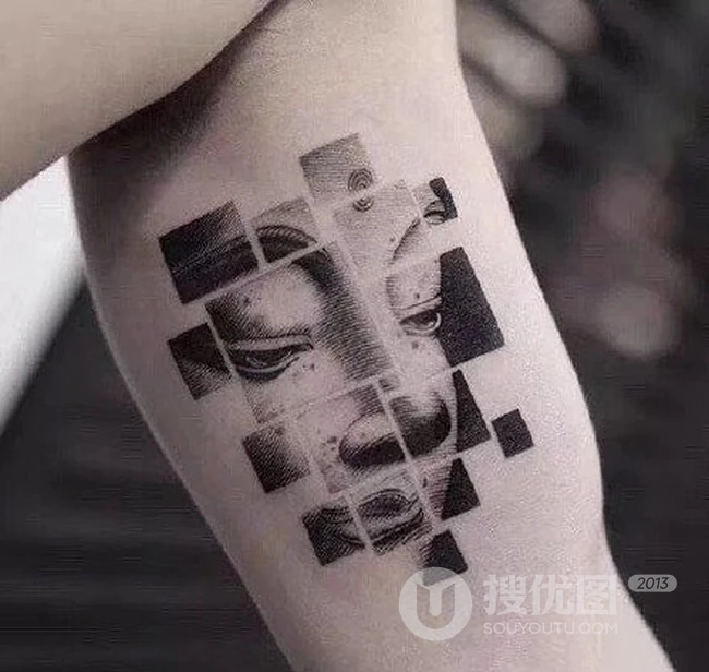 黑白纹身几何拼接图案纹身，个性男生大臂，手臂几何拼接纹身图案 第2张