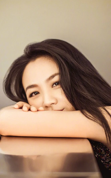国际明星汤唯感性美的手机壁纸