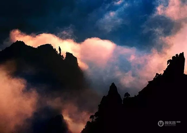 黄山风景图片，如仙境般，云山雾照中的黄山唯美图片