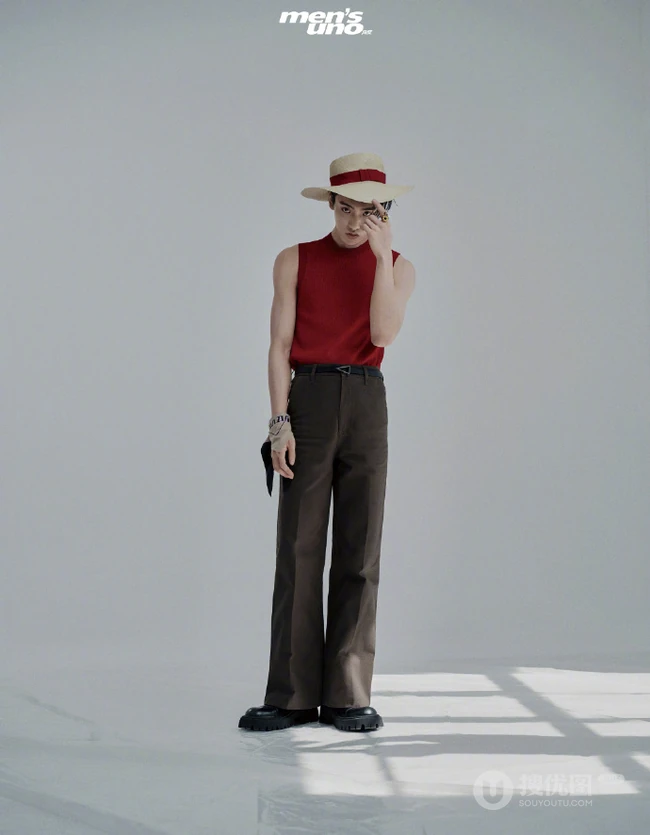 山西帅哥明星王子异时尚写真，着各类运动服饰，展完美身形线条