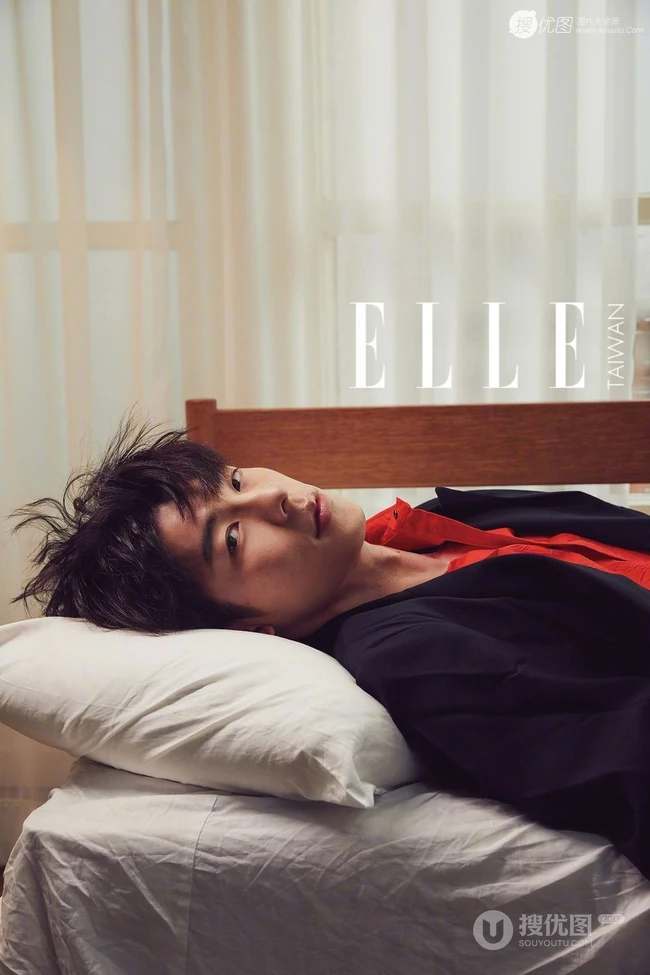 台湾帅气演员许光汉时尚潮流穿着登《ELLE》杂志写真图集