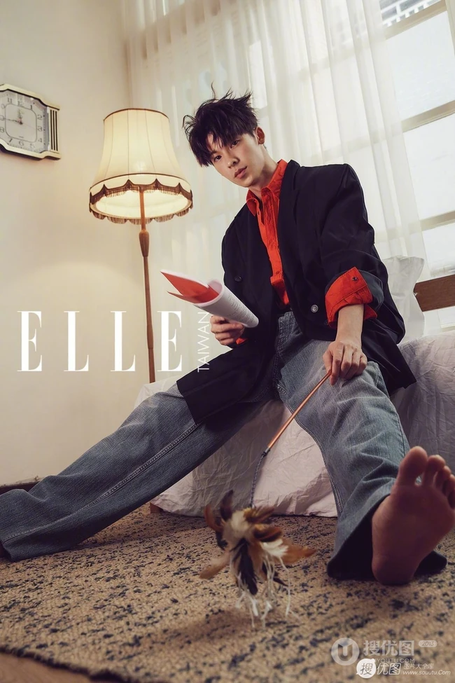 台湾帅气演员许光汉时尚潮流穿着登《ELLE》杂志写真图集