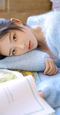 精选高颜值白皙匀称女生慵懒蓝色居家服气质室内写真图片