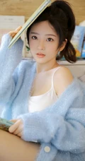 精选高颜值白皙匀称女生慵懒蓝色居家服气质室内写真图片