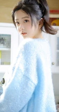 精选高颜值白皙匀称女生慵懒蓝色居家服气质室内写真图片