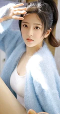 精选高颜值白皙匀称女生慵懒蓝色居家服气质室内写真图片
