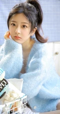 精选高颜值白皙匀称女生慵懒蓝色居家服气质室内写真图片
