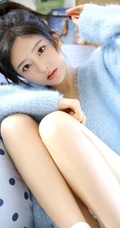 精选高颜值白皙匀称女生慵懒蓝色居家服气质室内写真图片