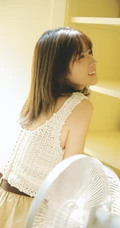 弹吉他的文艺系漂亮可爱小姐姐室内美图，甜美笑容灿烂无比