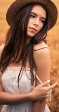 俄罗斯女生Viki_virgo的22岁写真生涯，样貌靓丽，身材凹凸亮眼