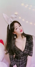 不爱好好穿衣的精选长腿女生模特气质写真，生活照图集