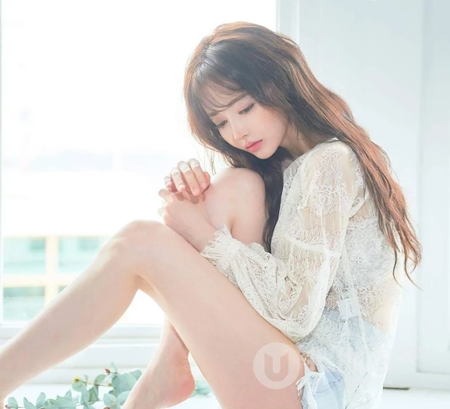 不爱好好穿衣的精选长腿女生模特气质写真，生活照图集