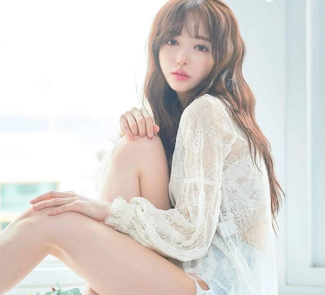 不爱好好穿衣的精选长腿女生模特气质写真，生活照图集