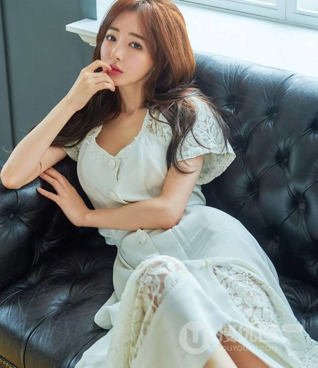 不爱好好穿衣的精选长腿女生模特气质写真，生活照图集