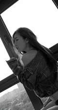 ​牛仔外套下的小气质，清欢女生主播Hana妹室内、海边写真图集
