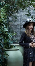 永远看向前的梨涡女孩，女生宣璐YepMe时尚杂志写真