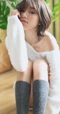 韩系风格超可爱动人匀称身形线条感短发眼镜少女室内写真