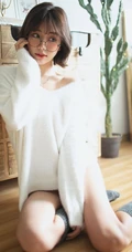韩系风格超可爱动人匀称身形线条感短发眼镜少女室内写真