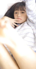 萌萌哒可爱甜少女毛衣短裤室内写真，就像蜜宠小萌妹
