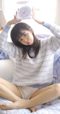 萌萌哒可爱甜少女毛衣短裤室内写真，就像蜜宠小萌妹