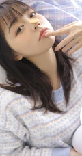 萌萌哒可爱甜少女毛衣短裤室内写真，就像蜜宠小萌妹