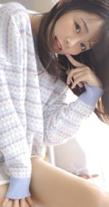 萌萌哒可爱甜少女毛衣短裤室内写真，就像蜜宠小萌妹