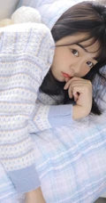 萌萌哒可爱甜少女毛衣短裤室内写真，就像蜜宠小萌妹
