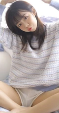 萌萌哒可爱甜少女毛衣短裤室内写真，就像蜜宠小萌妹