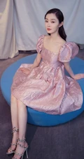 宋轶金粉泡泡袖公主短裙写真图片，甜美灵动，少女心满满