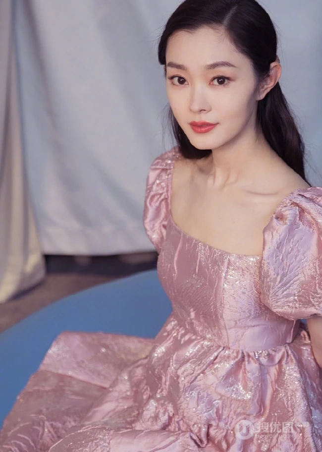 宋轶金粉泡泡袖公主短裙写真图片，甜美灵动，少女心满满