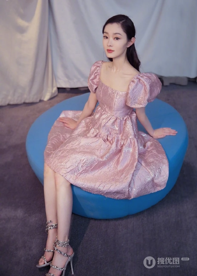 宋轶金粉泡泡袖公主短裙写真图片，甜美灵动，少女心满满