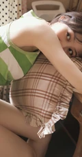 鬼马精灵可爱俏皮短发气质女生条纹背心短裤室内写真