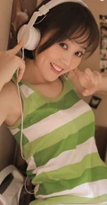 鬼马精灵可爱俏皮短发气质女生条纹背心短裤室内写真