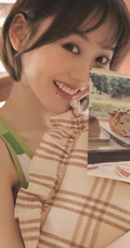 鬼马精灵可爱俏皮短发气质女生条纹背心短裤室内写真