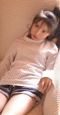 独醒独乐，快乐随心，青涩动人短裤少女室内写真图集