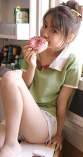 独醒独乐，快乐随心，青涩动人短裤少女室内写真图集