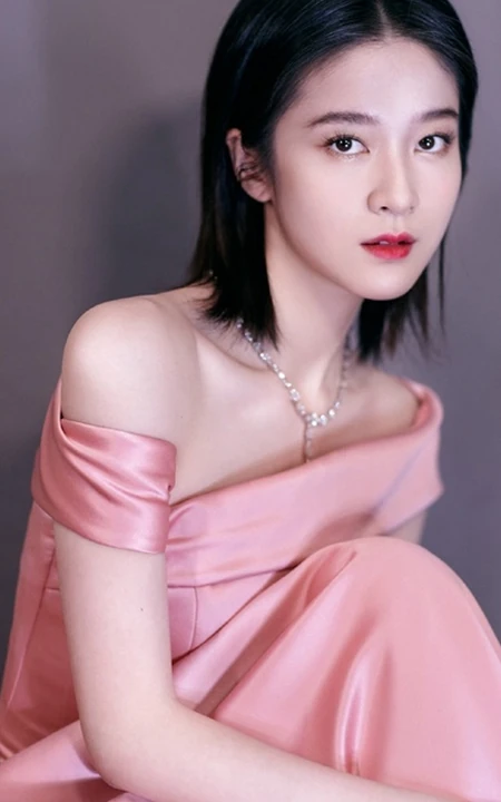 高清镜头下的小公主，张雪迎粉色连衣裙气质写真图片