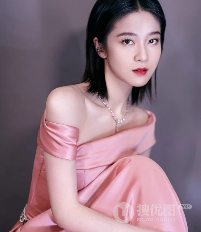 高清镜头下的小公主，张雪迎粉色连衣裙气质写真图片