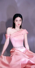 高清镜头下的小公主，张雪迎粉色连衣裙气质写真图片