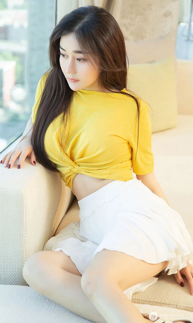 气质匀称女生可爱多室内写真图集（一），T恤 牛仔皆美丽动人