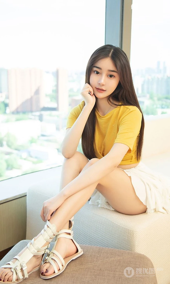 气质匀称女生可爱多室内写真图集（一），T恤 牛仔皆美丽动人